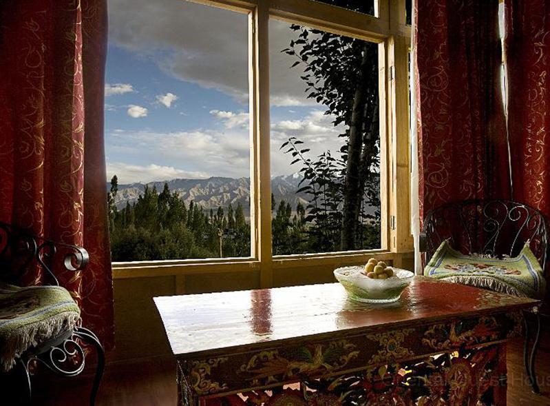 Oriental Hotel Leh Bagian luar foto